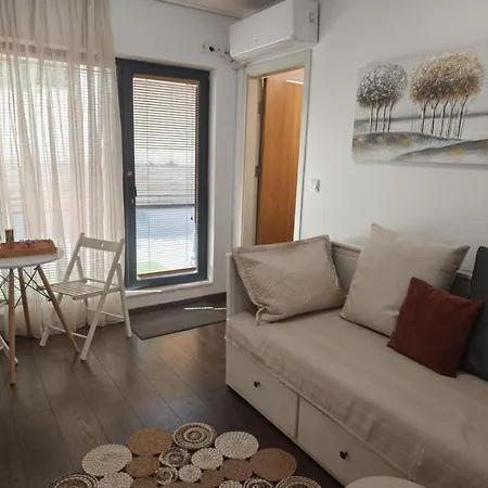 With Free Parking Апартамент *