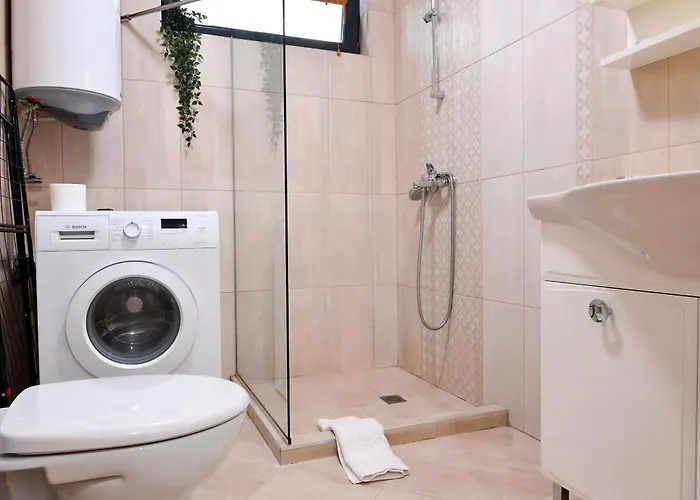 Apartment With Free Parking *